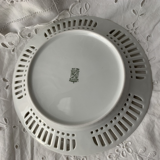 シューマン chimann germany 透かし皿　花　フラワー エンボス　かわいいプレート　白 ホワイト ドイツ　アンティーク 陶器　　_画像5