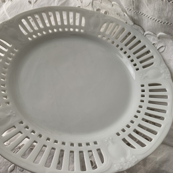 シューマン chimann germany 透かし皿　花　フラワー エンボス　かわいいプレート　白 ホワイト ドイツ　アンティーク 陶器　　_画像9