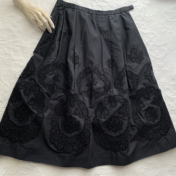 美品 レリアン Leilian　レース刺繍　綿コットン　フレアスカート 黒 ブラック　レーススカラップ　日本製　レディース　ボトムス_画像9