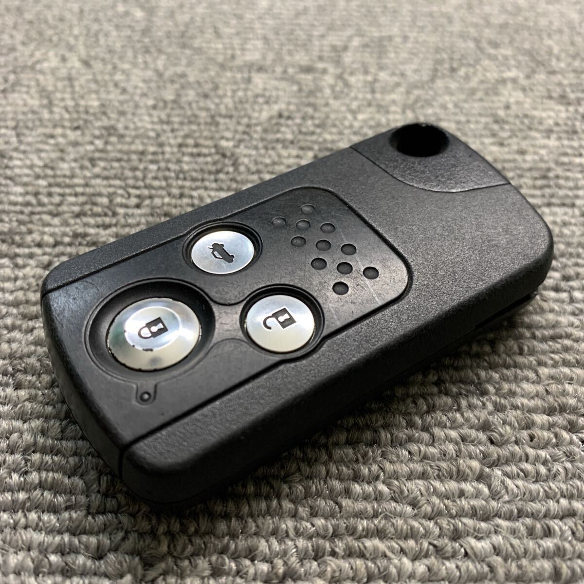 レジェンド等　ホンダ　純正　スマートキーレス リモコン 鍵　3ボタン 72147-SJA-J11 刻印V 動作確認済 クリック感有 F269_画像3