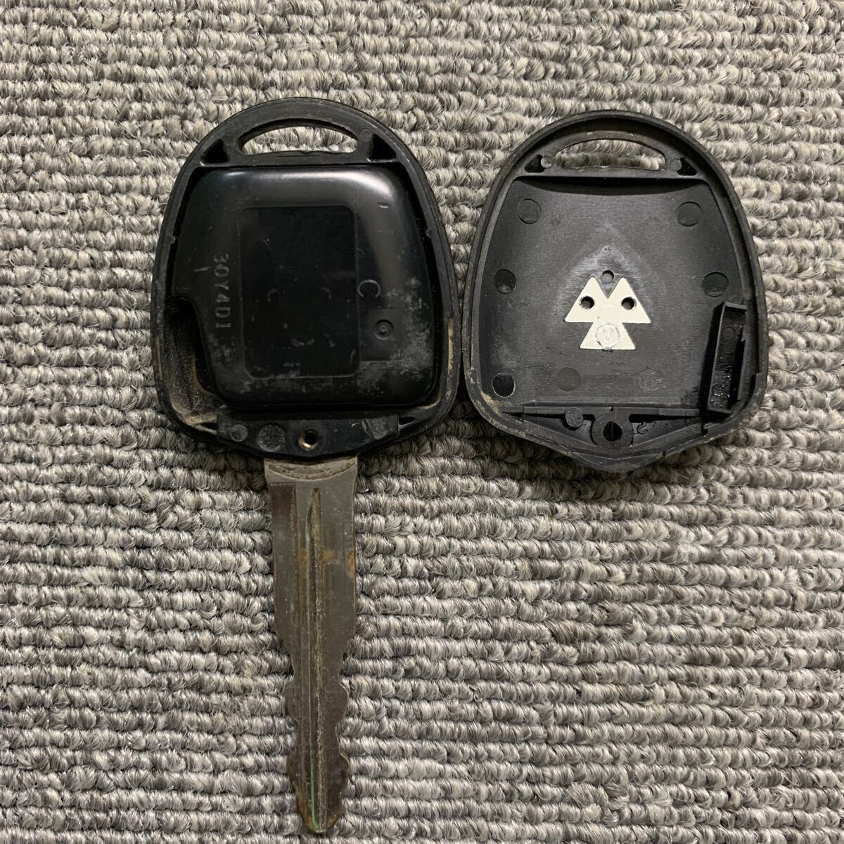 ekワゴン等 三菱　純正　キーレス　リモコン　鍵　3ボタン 刻印C 動(dòng)作確認(rèn)済　赤ランプ　クリック感有　F813