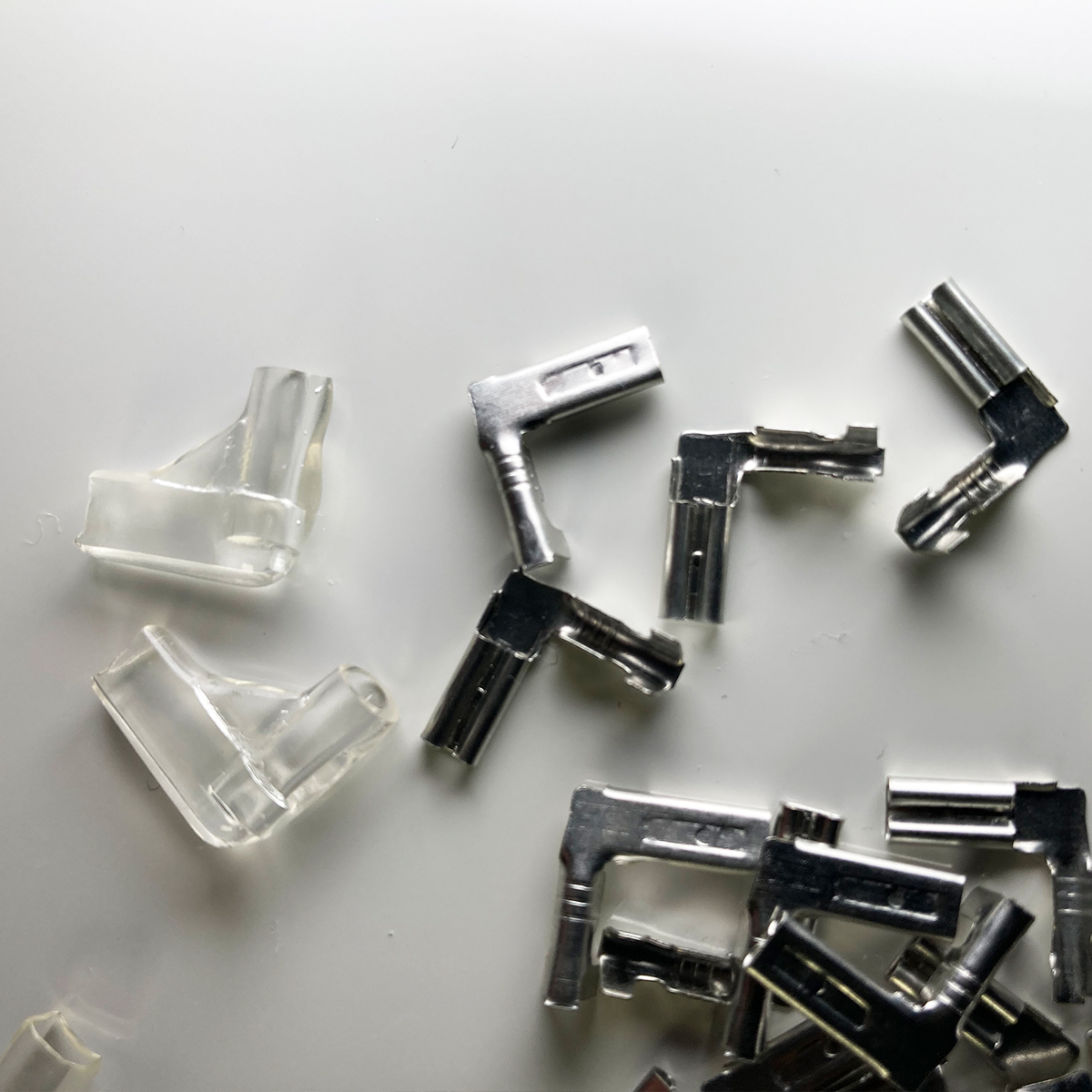 ファストン端子 平型 110型 L型 2.8mm メス、絶縁スリーブ 50セット(100個)※ゆうパケット発送用【オーディオ、アーケードコントローラー】_画像2