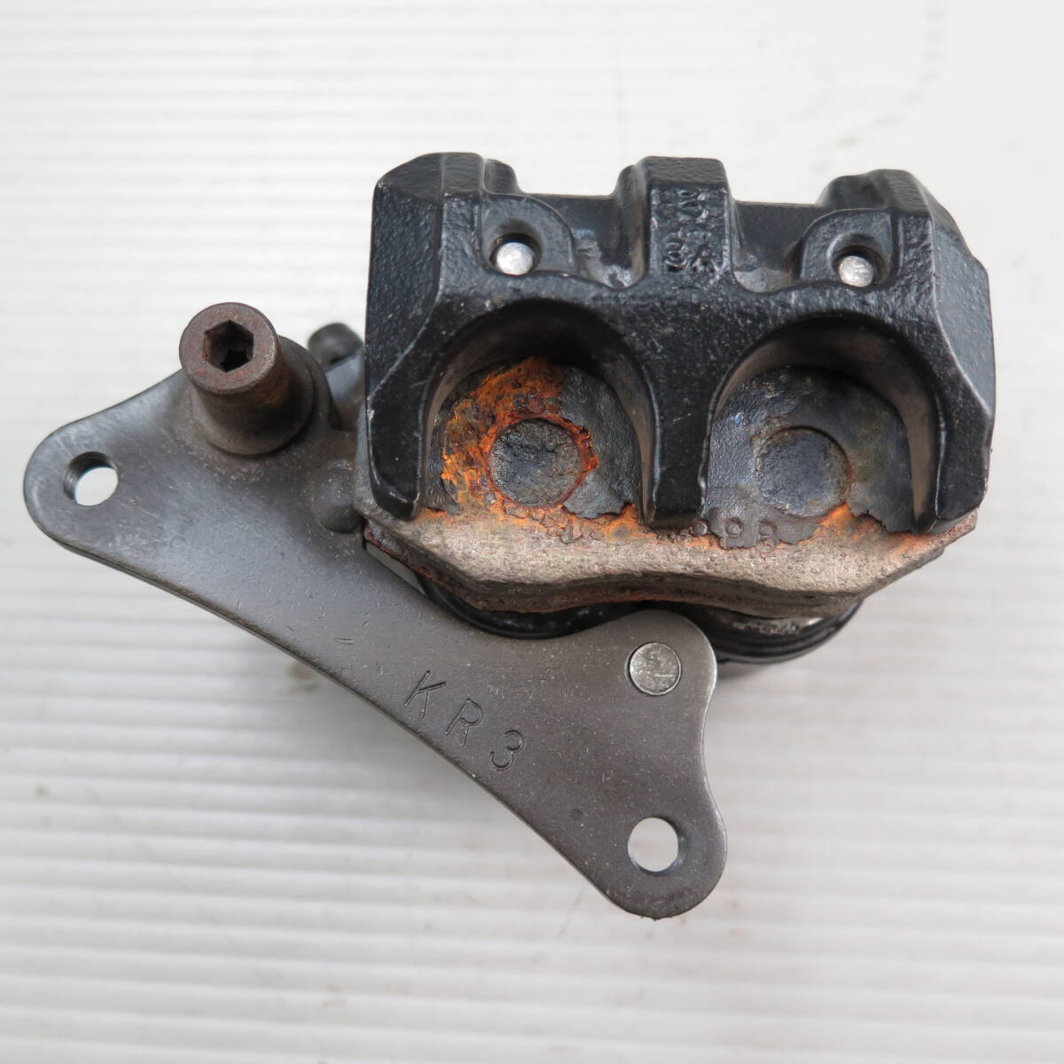 ●CBX125カスタム [JC12] 純正 フロントブレーキキャリパー/サポート 中古 ホンダ HONDA ミリタリー CUSTOM KR070627_画像5