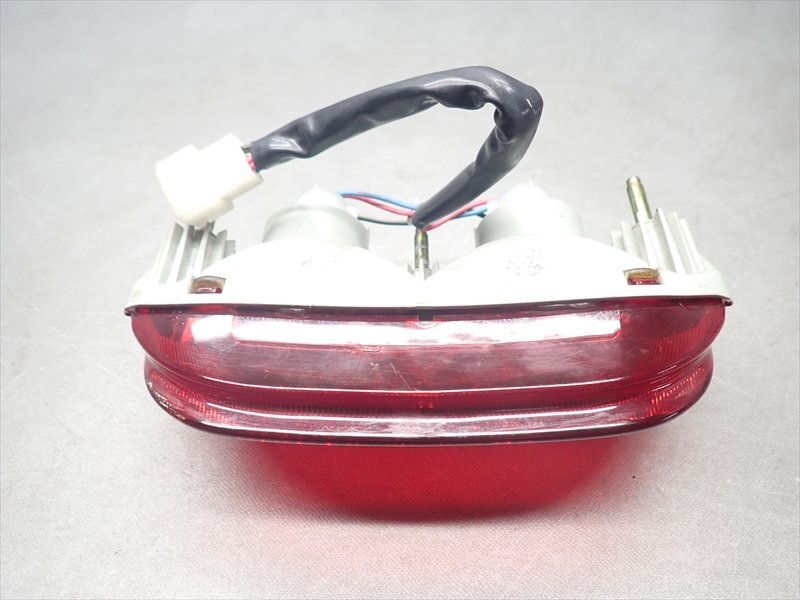 I1R7-0808 カワサキ ZZR1100 D型 テールランプ テールレンズ 純正 【ZXT10D-007～ 動画有】_画像5
