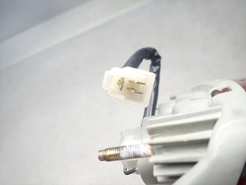 I1R7-0808 カワサキ ZZR1100 D型 テールランプ テールレンズ 純正 【ZXT10D-007～ 動画有】_画像7