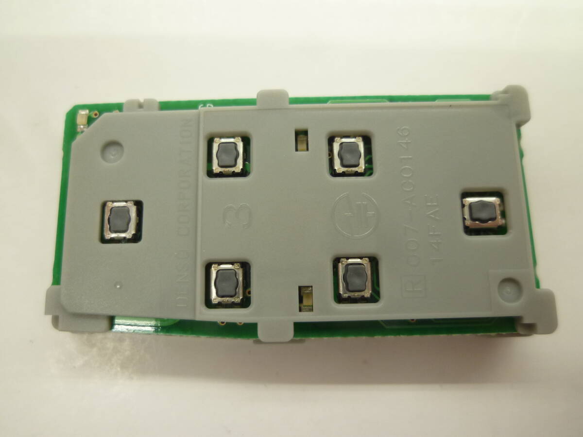 『B32』【美品】トヨタ　TOYOTA　スマートキー　アルファード　令和4年式　【AYH30W】231451-0120【動作確認済】_画像4