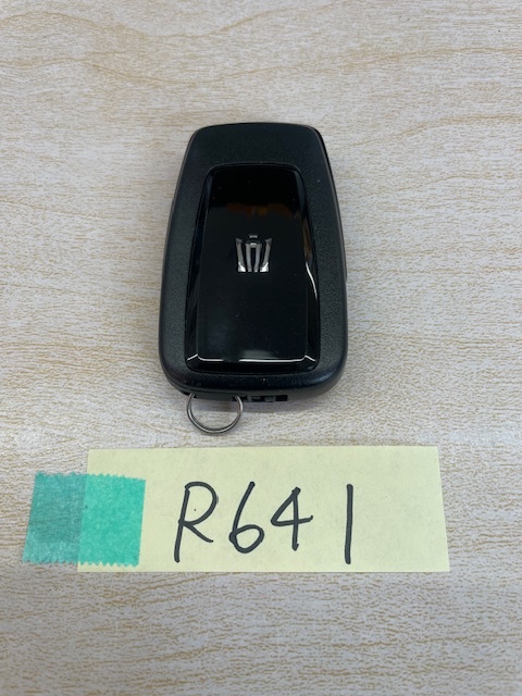 『R641』トヨタ　TOYOTA　スマートキー　クラウン　令和2年式　【AZSH20】231451-3450【動作確認済】_画像1