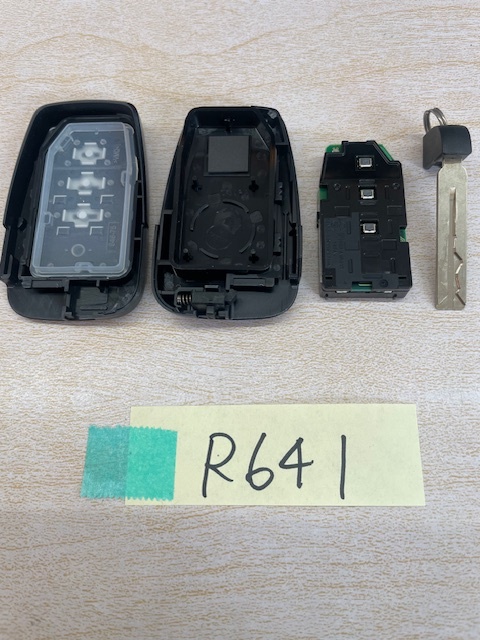 『R641』トヨタ　TOYOTA　スマートキー　クラウン　令和2年式　【AZSH20】231451-3450【動作確認済】_画像5