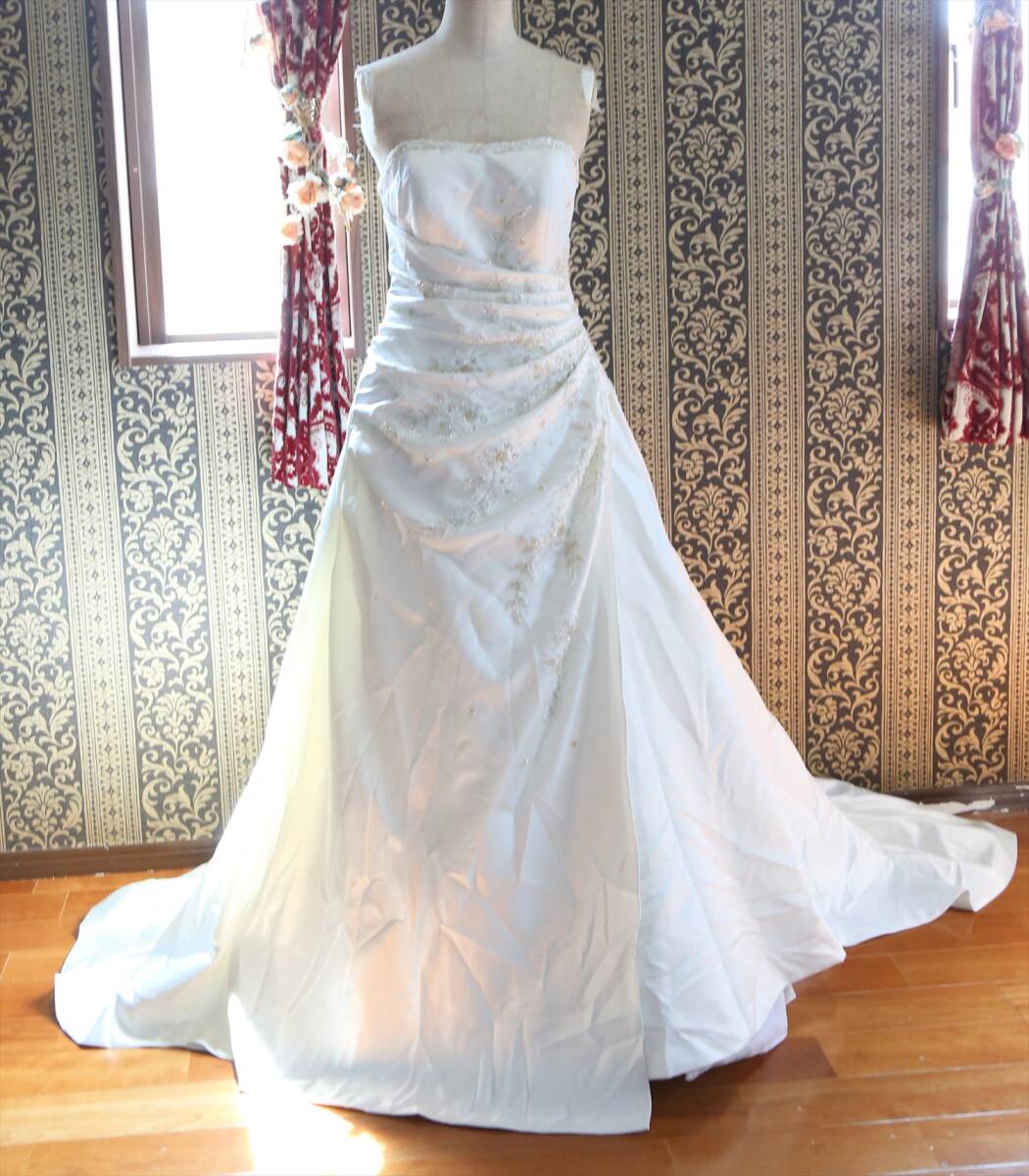 タイトめで大人っぽいAライン高級ウエディングドレス編上げ調節可能7号9号11号S~Lサイズロングトレーン_画像1