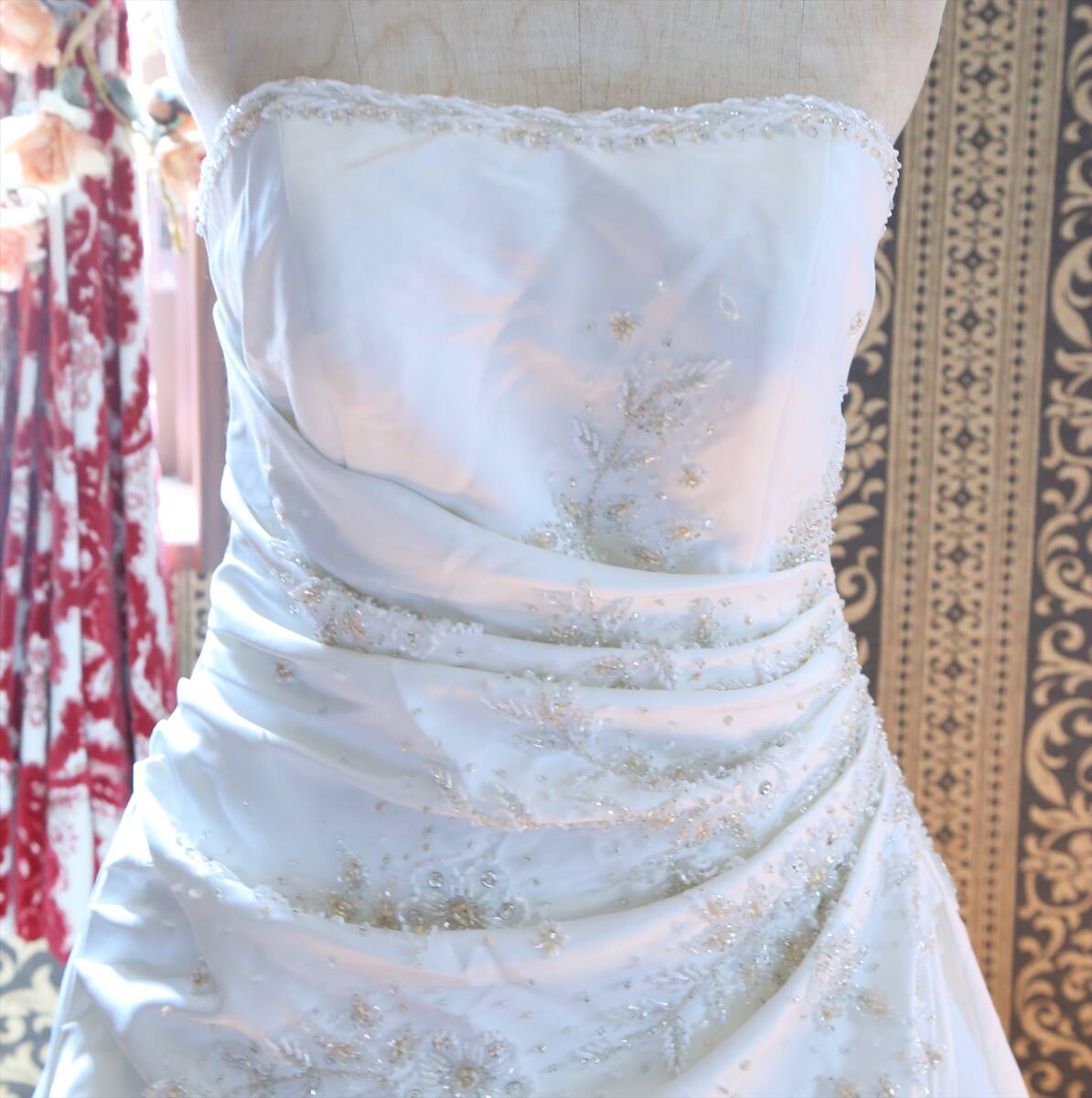 タイトめで大人っぽいAライン高級ウエディングドレス編上げ調節可能7号9号11号S~Lサイズロングトレーン_画像5