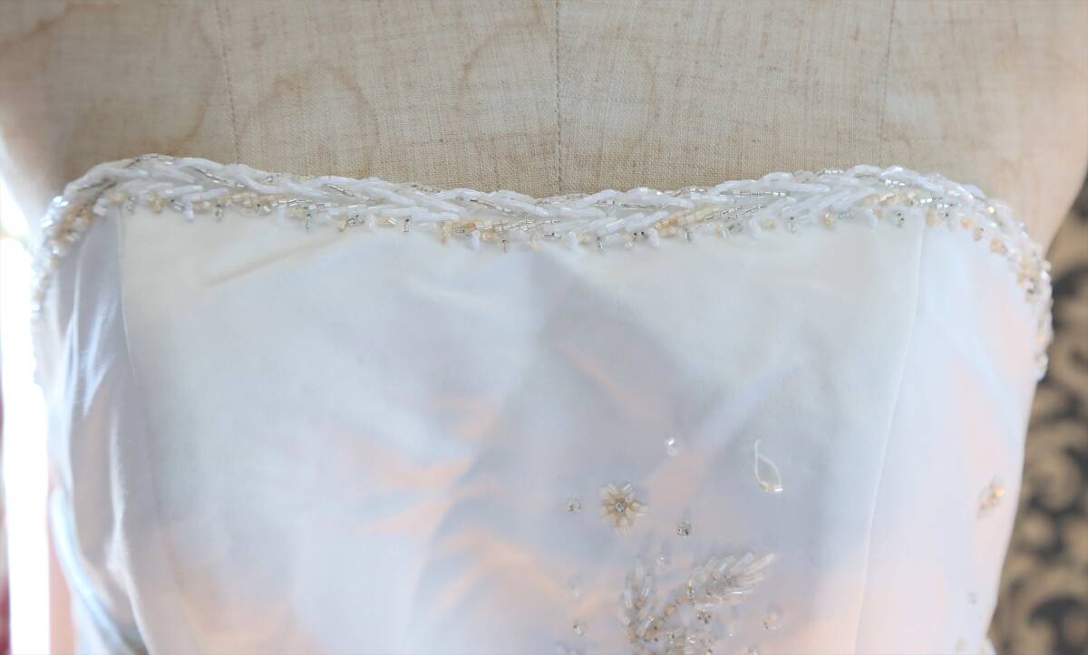 タイトめで大人っぽいAライン高級ウエディングドレス編上げ調節可能7号9号11号S~Lサイズロングトレーン_画像6