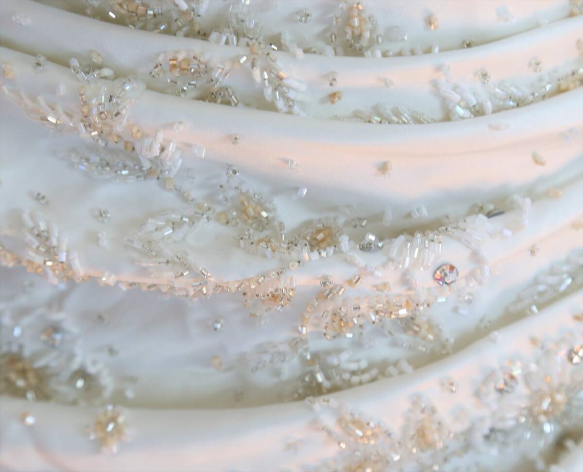 タイトめで大人っぽいAライン高級ウエディングドレス編上げ調節可能7号9号11号S~Lサイズロングトレーン_画像10