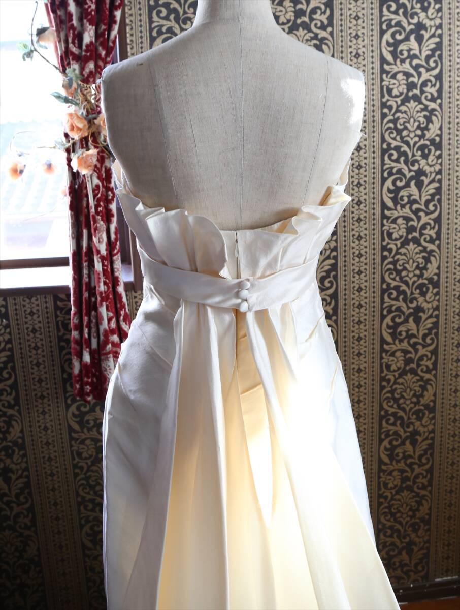ACQUA CHIARAイタリア製シルク100%高級ウエディングドレス9号Mサイズスレンダーラインキナリ_画像8