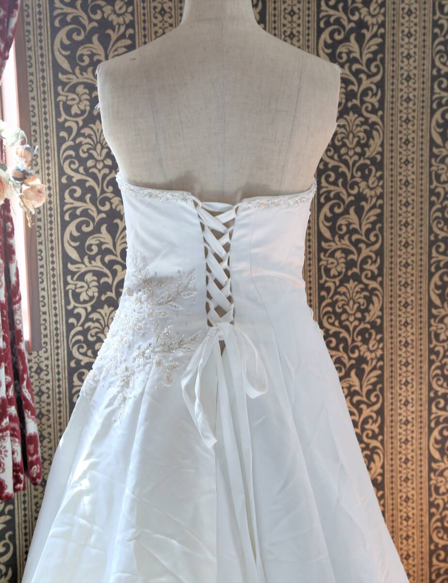 タイトめで大人っぽいAライン高級ウエディングドレス編上げ調節可能7号9号11号S~Lサイズロングトレーン_画像8