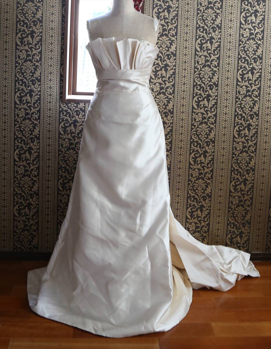 ACQUA CHIARAイタリア製シルク100%高級ウエディングドレス9号Mサイズスレンダーラインキナリ_画像1