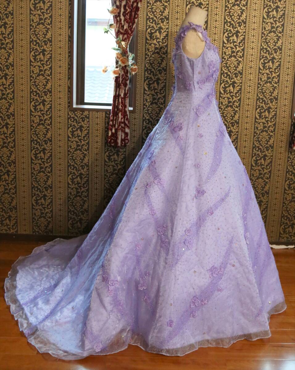 レンタル23万円だった高級ウエディングドレス9号Mサイズパープルカラードレス レンタル23万円だった高級ウエディングドレス9号Mサイズパープル