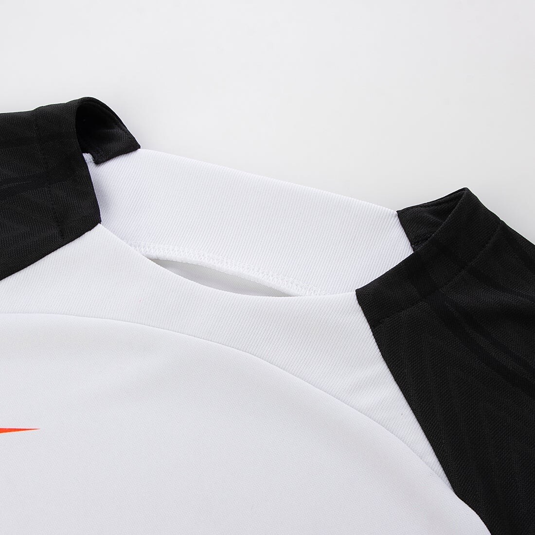 【新品特価!定価5500円が64%OFF!】ナイキ(NIKE)サッカーウェア プラクティスシャツ 半袖 FA DF ストライク半袖トップ DV9238-101/サイズS_画像4