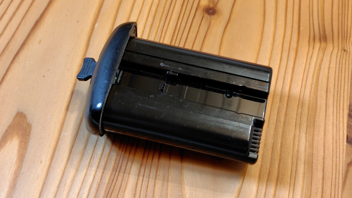 キヤノン　 CANON　純正バッテリーパック　LP-E4 ジャンク_画像2