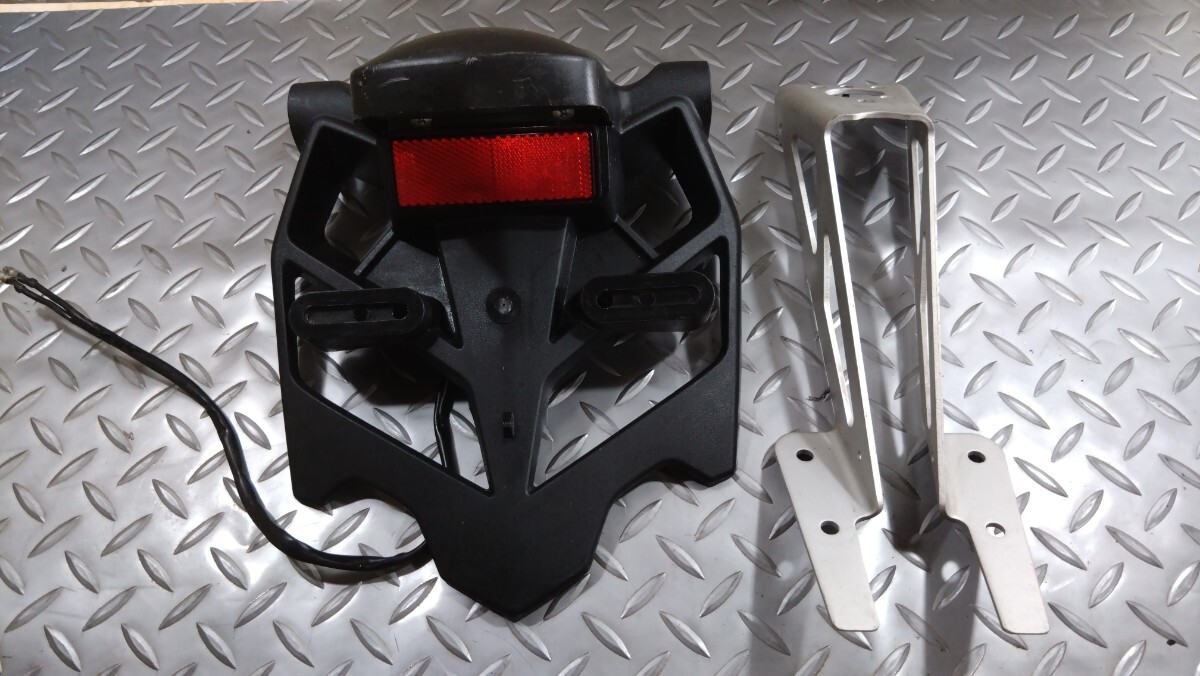 《送料込》ナンバープレートホルダー　YAMAHA YZF-R25純正？　流用　モタード　ストリートファイター　カスタム　ヤマハ_画像1