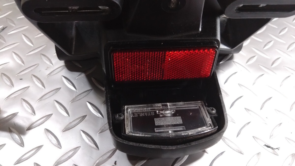 《送料込》ナンバープレートホルダー　YAMAHA YZF-R25純正？　流用　モタード　ストリートファイター　カスタム　ヤマハ_画像5