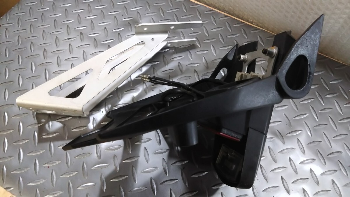 《送料込》ナンバープレートホルダー　YAMAHA YZF-R25純正？　流用　モタード　ストリートファイター　カスタム　ヤマハ_画像10