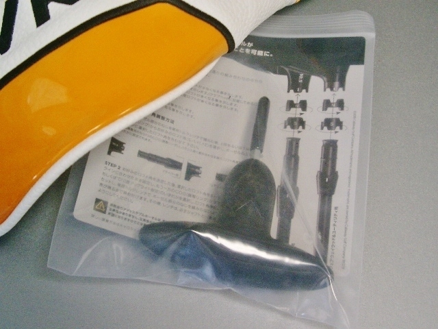 送料込み　未使用　キャロウェイ　マーベリック　合皮素材　グレー白オレンジ　１Ｗ用＋レンチ付き　ヘッドカバー_画像3