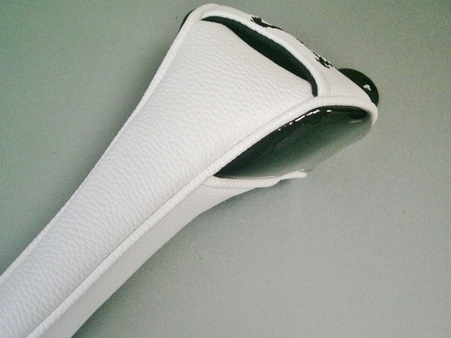 送料込み　未使用　オークリー　スカル柄　合皮×エナメル素材　白黒　ユーティリティ　ＵＴ用　ヘッドカバー_画像4