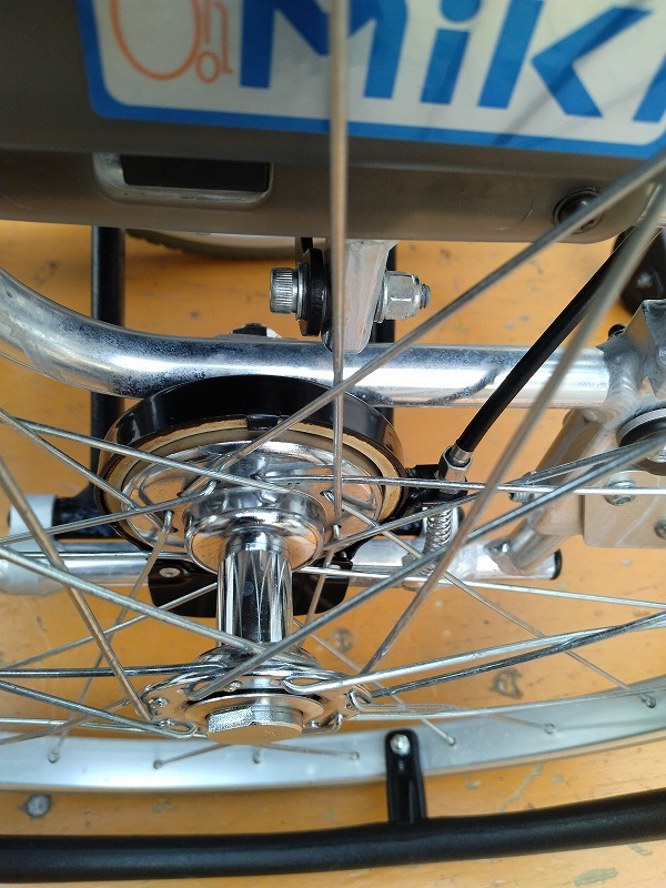 送料無料（一部地域を除く）　ミキ自走用車いす スキット5 　SKT-5　六輪車　KM-25-0825-03
