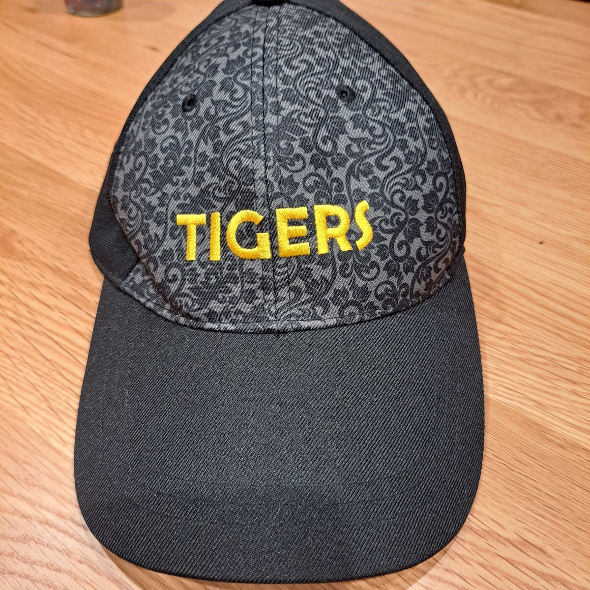 阪神タイガース　甲子園プレミアムラウンジ限定キャップ 阪神タイガース 甲子園プレミアムラウンジ限定キャップ