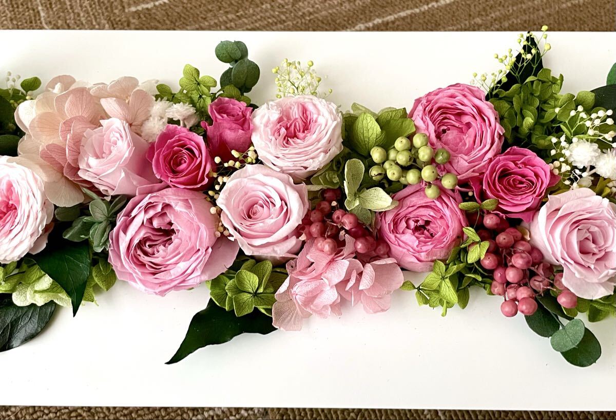 ＊*..お花が溢れるフレームアレンジ..＊°.プリザーブドフラワー　お花の贈り物 お花が溢れるフレームアレンジ..＊°.プリザーブドフラワー お花の贈り物