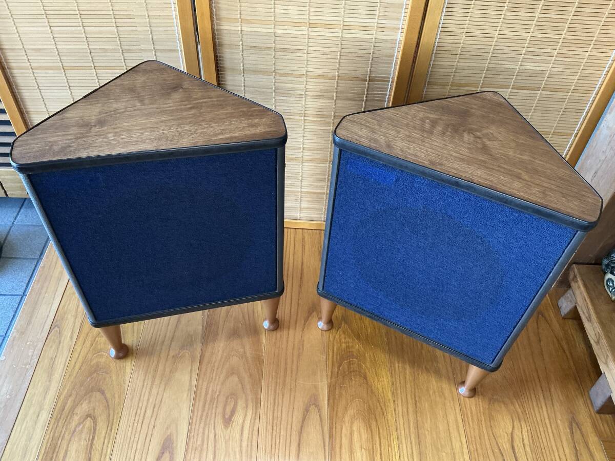 ユニークな三角形コーナーエンクロージャー ペア 3000円値下げ】ユニークな三角形コーナーエンクロージャー ペア