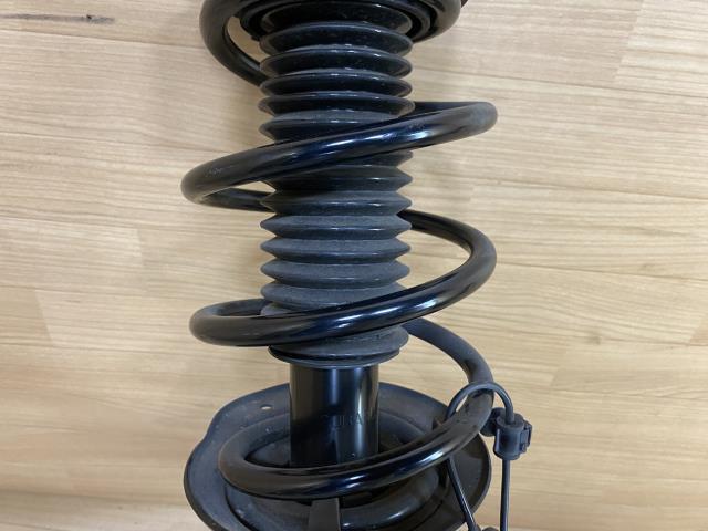 フォレスター 5AA-SKE 左FストラットASSY D4S 20310SJ311 20310SJ311