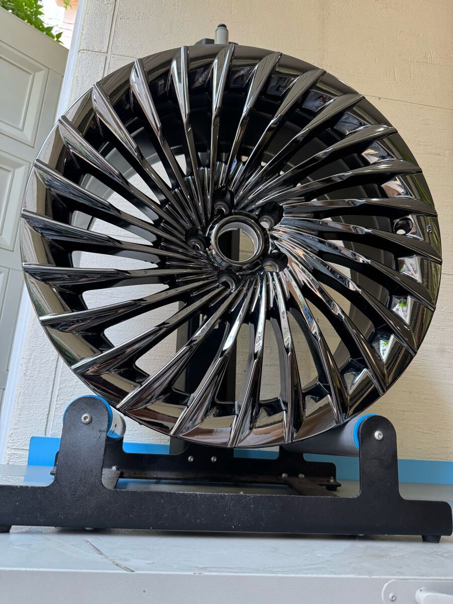 美品 新型クラウンセダン 純正ホイール ブラックスパッタリング