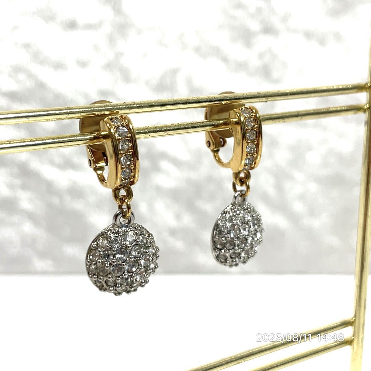 SWAROVSKI スワロフスキー サークル調 クリスタル ラインストーン ゴールド×シルバーカラー イヤリング ピアス アクセサリー 装飾品 小物_画像7