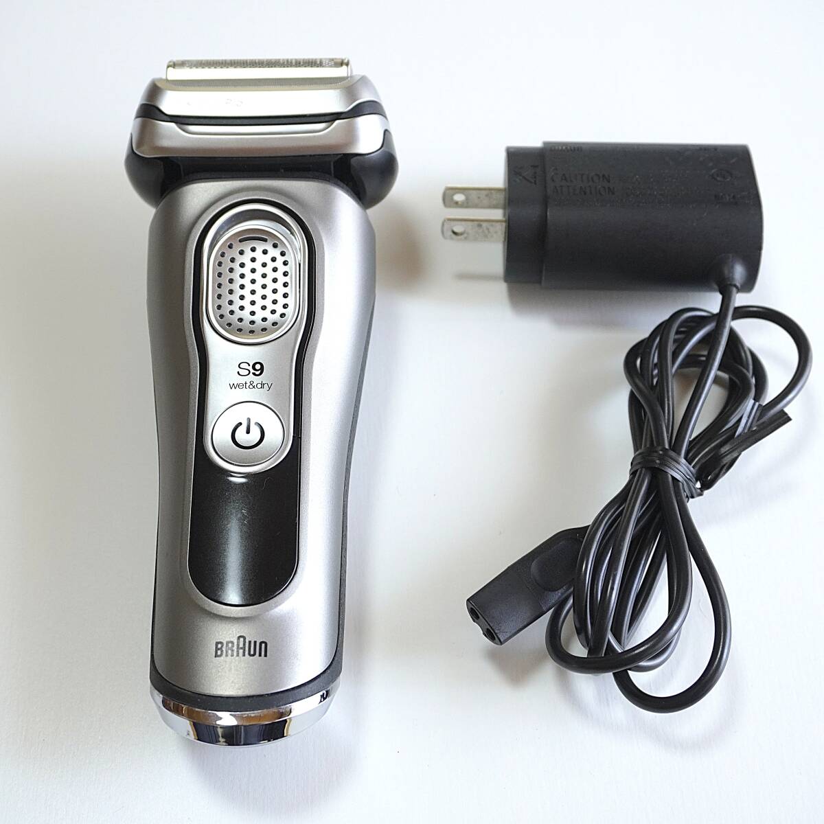 ★【完動品】ブラウン シリーズ９ 電気シェーバー/Type 5791/2021年製/４枚刃/充電式/お風呂剃りOK ♪♪（M8）