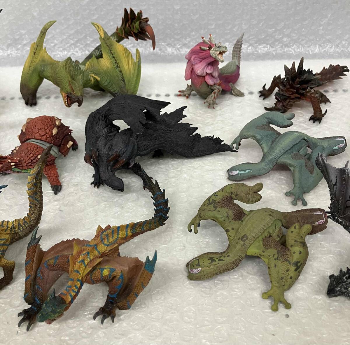 ジャンク 8-36 【臺(tái)座無(wú)】カプコンフィギュアビルダー モンスターハンター生態(tài)図鑑 他 15體セット
