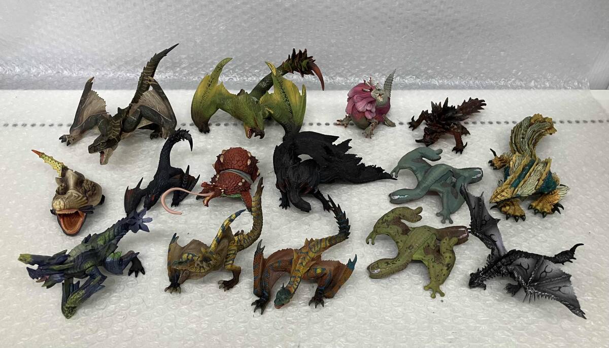 ジャンク 8-36 【臺(tái)座無(wú)】カプコンフィギュアビルダー モンスターハンター生態(tài)図鑑 他 15體セット
