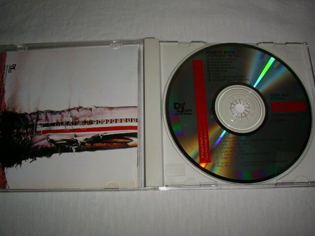【32DP 627】ビースティ・ボーイズ (ライセンスト トゥ イル) BEASTIE BOYS / LICENCED TO ILL税表記なし 3200円帯 _画像3