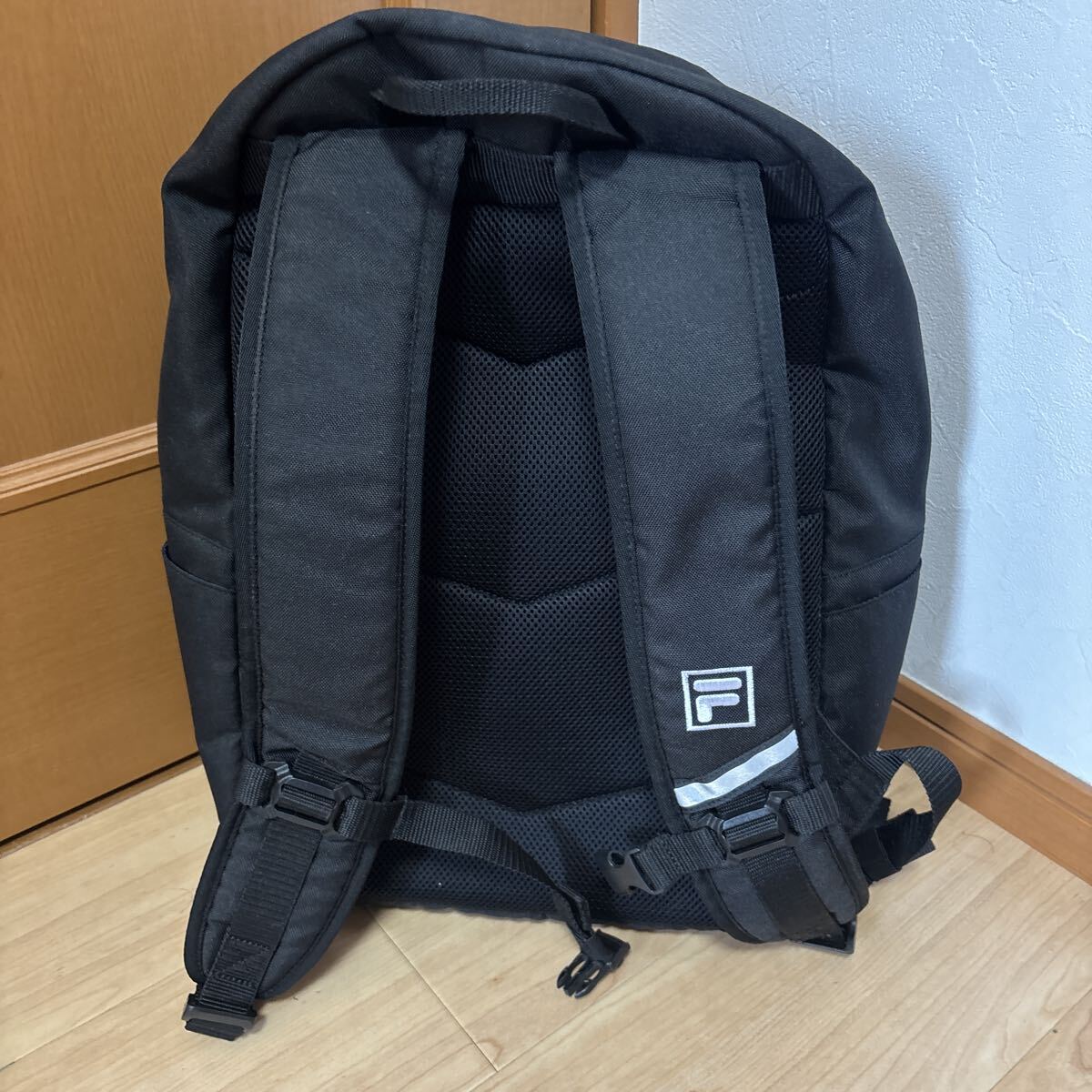 【お互い評価ナシ 展示見本】フィラFILAリュック 黒 反射付き 通学バック_画像4