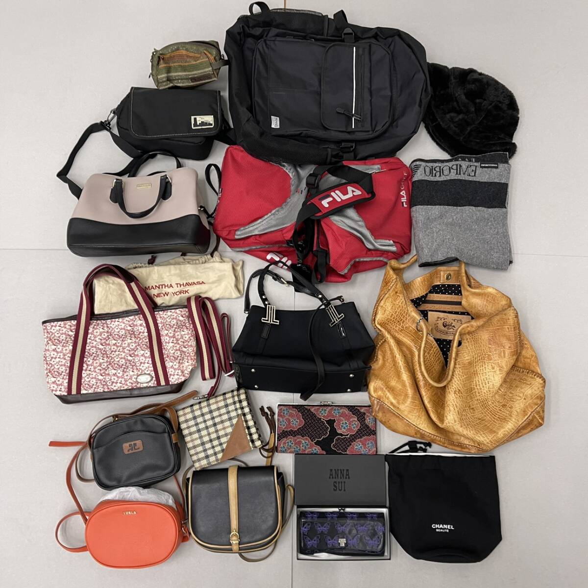 ko0807/02/75 ジャンク CHANEL セリーヌ Anna Sui サマンサ kate spade ロビタ FILA アルマーニ BURTON 等 バッグ 財布 大量 セット まとめ