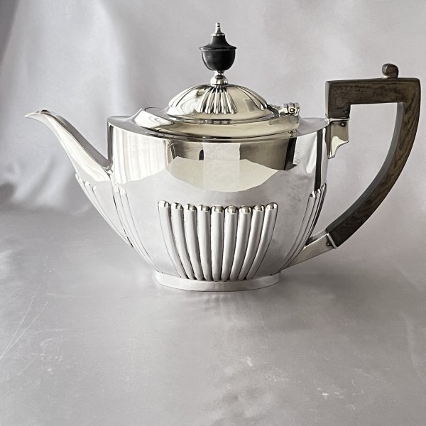 【 Roberts & Belk 】ティーサービス 3点【シルバープレート】 Roberts & Belk 】ティーサービス 3点【シルバープレート】