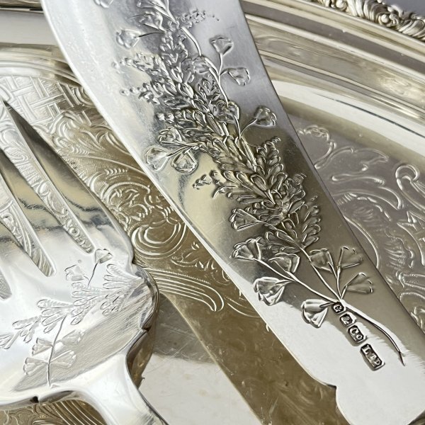 Garrard & Co 】 ビクトリアンレリーフのサーバーセット 2本組