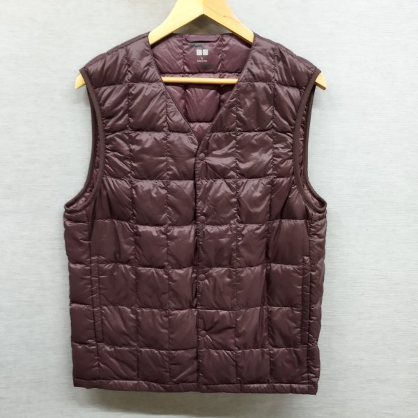 H715 UNIQLO ユニクロ ウルトラ ライト ダウン ベスト インナーダウン ナイロン ブラウン系 サイズ L コンパクト Vネック 防寒 ライナー_画像1