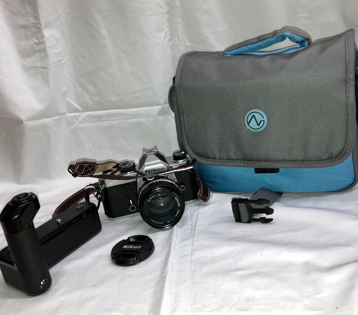 【ゆ98】ニコン　FM 一眼レフカメラ　ドライブ　バッグ付き Nikon レンズ カメラ