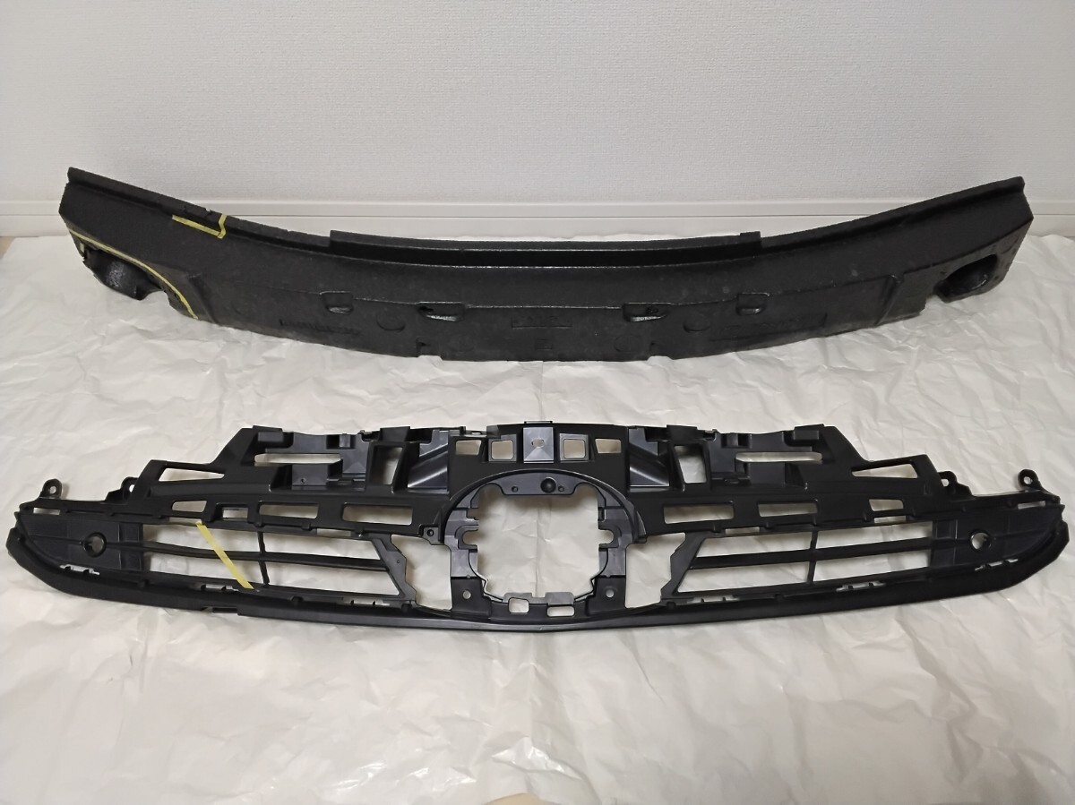★トヨタ純正 プリウス (ZVW50系 後期）フロントグリル 53101-47110 ＆ エネルギー 52611-47210 セット ★ 引取りの方限定でオマケあり♪_画像1