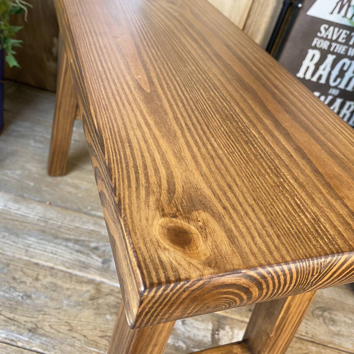 人気商品再入荷!送料無料、北欧カントリー調パイン材ベンチM、天然無垢松材椅子、サイドテーブル、置き台、花台イス、ナチュラルウッド_画像7