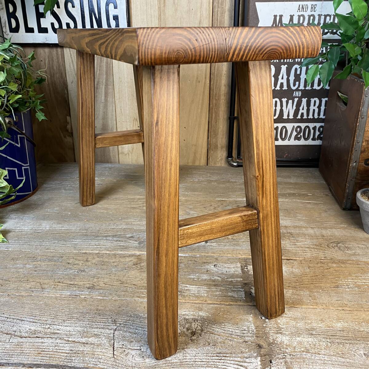 人気商品再入荷!送料無料、北欧カントリー調パイン材ベンチM、天然無垢松材椅子、サイドテーブル、置き台、花台イス、ナチュラルウッド_画像8