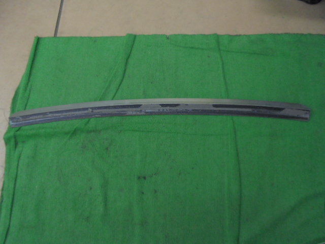 8FT8024 AGS1)) 日産 セレナ CC25 後期型 ハイウェイスター にて使用 リアゲートミドルスポイラー_画像3