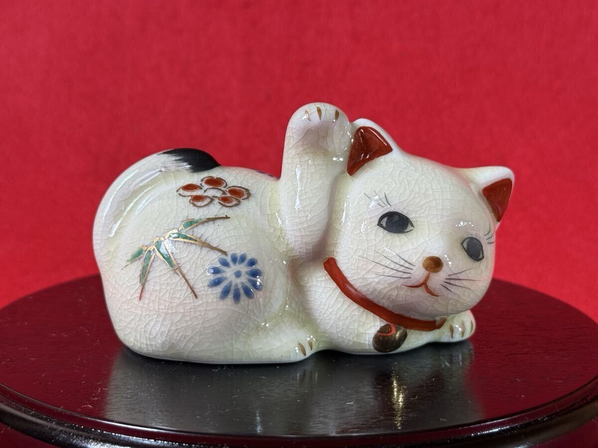 九谷焼 色絵金彩 招き猫 置物 縁起物 在銘 F R4990B 寝招き猫 赤角福銘 金彩 色絵陶磁器 有田焼 九谷焼 招き猫 角福