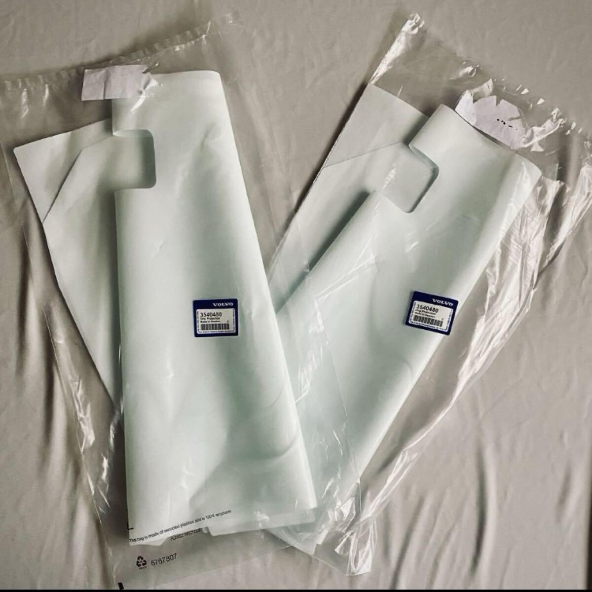 ボルボ240 純正 新品 ドアパネル・プロテクティブシート 2枚セット ☆ 送料無料 ☆ VOLVO240 運転席、助手席用ドア防水シート _画像6